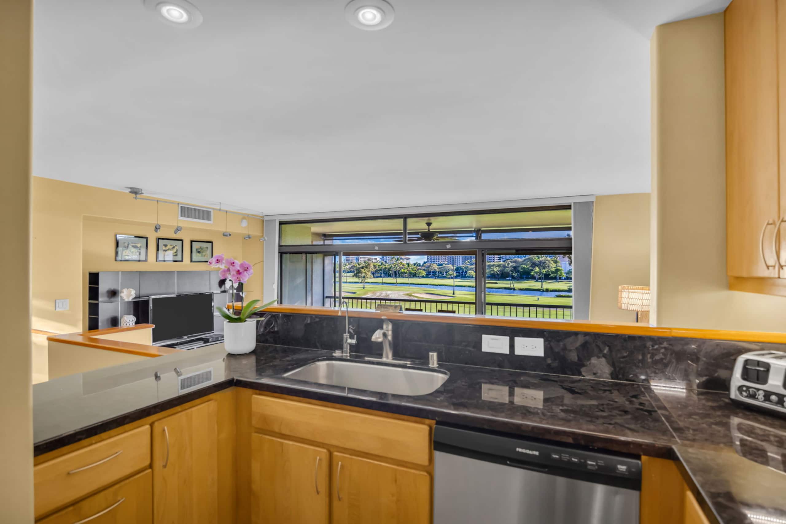 Condo in Lahaina · ★5.0 · 2 bedrooms · 3 beds · 2 baths - Image 7