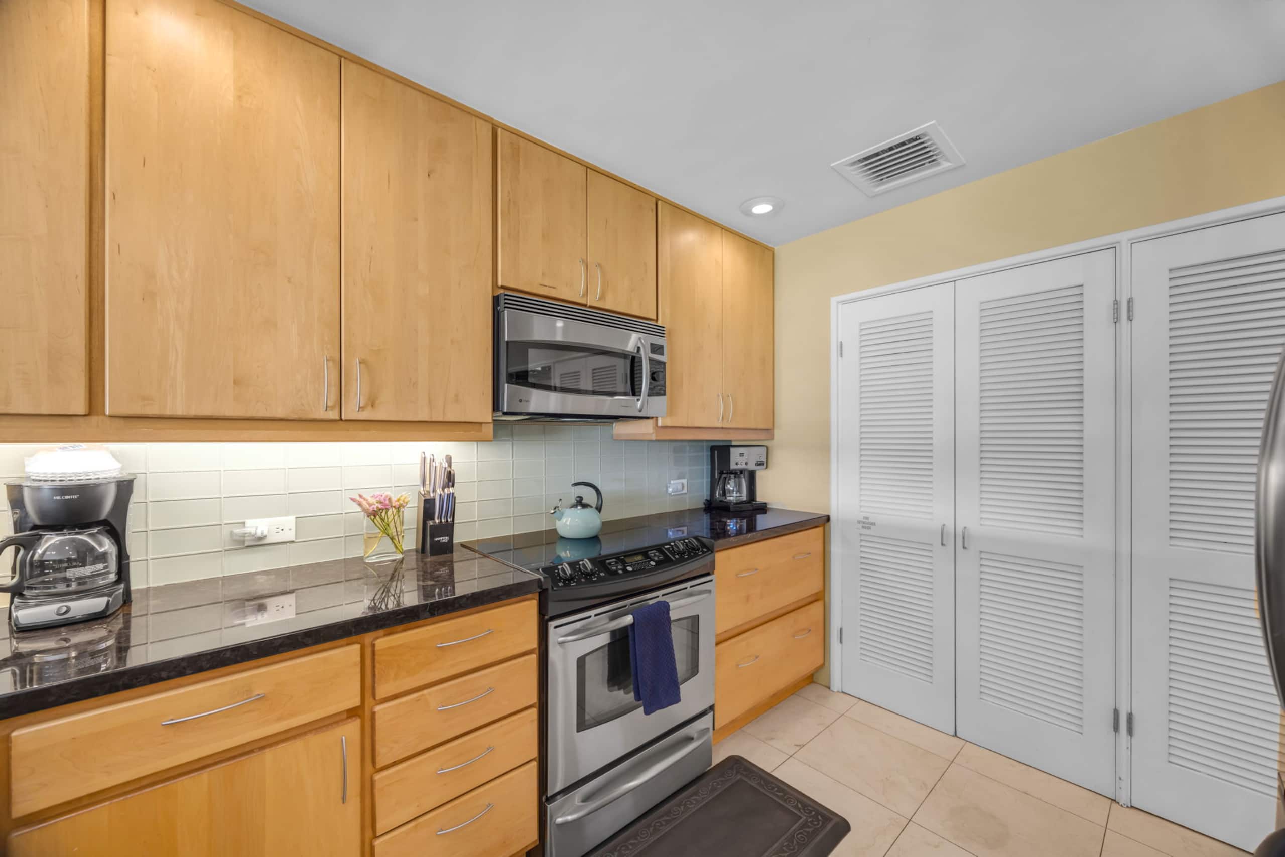 Condo in Lahaina · ★5.0 · 2 bedrooms · 3 beds · 2 baths - Image 9