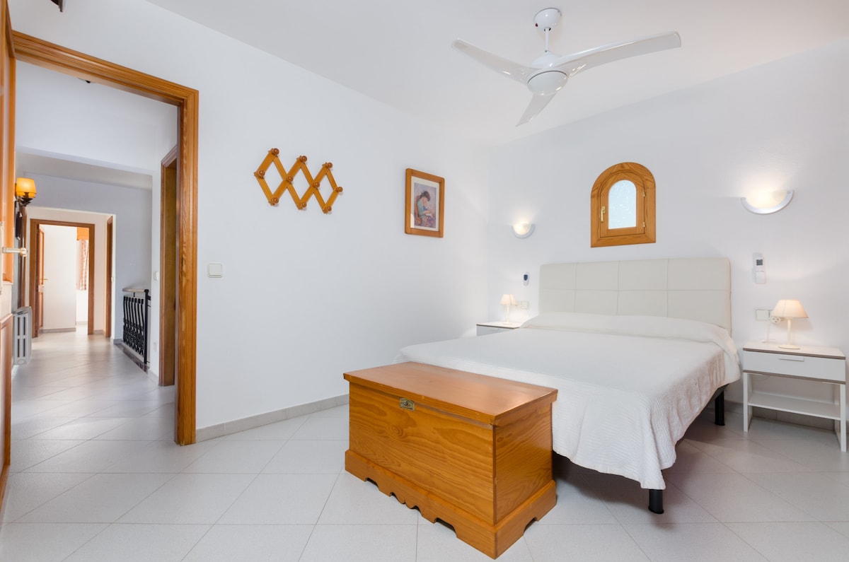 Annonce Airbnb populaire: YourHouse Binifat à Andratx