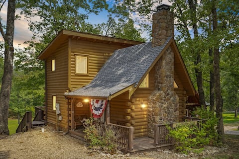Mins to Big Cedar-Real Log Cabin-Views-Hot Tub