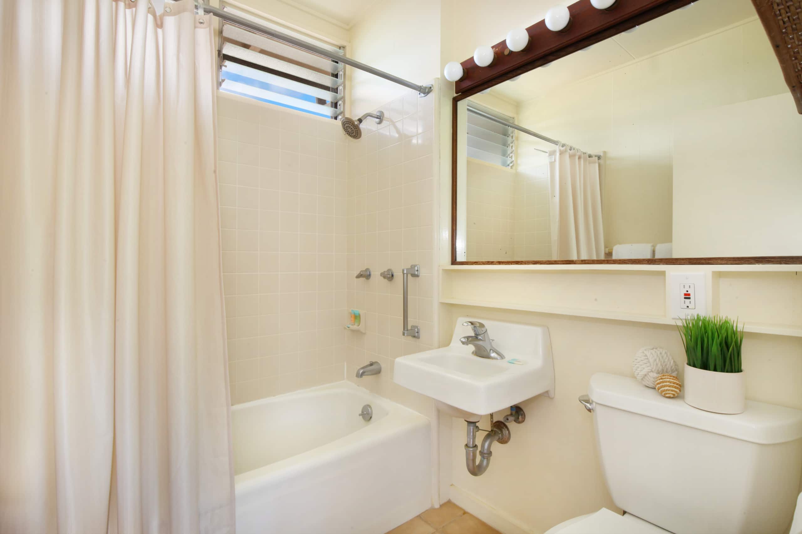 Home in Lihue · ★4.44 · 1 bedroom · 1 bed · 2 baths - Image 8