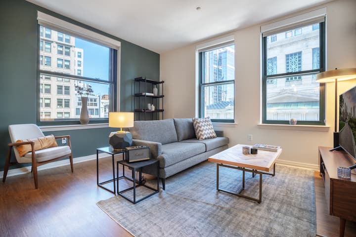 Sleek Downtown 1br W/ W/d, Doorman, Near Chinatown T, By Blueground - Boston, MA