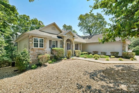 WE 3 KINGS near golf, trails, lakes, and more!