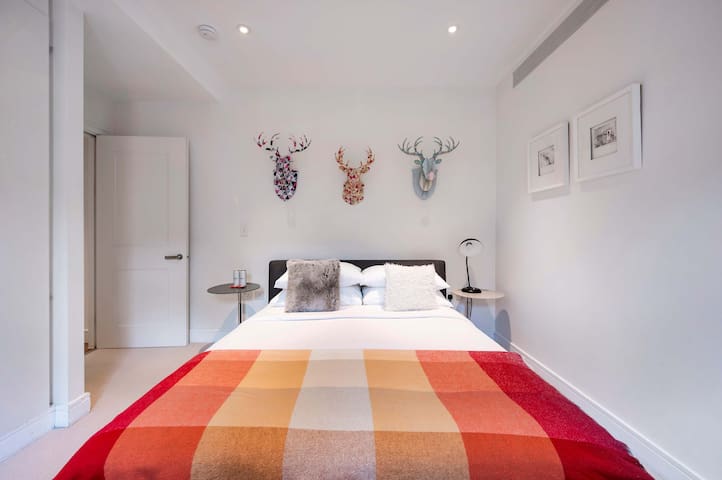 Luxury Marylebone 2 Bed-by Out of Office Lifestyle gallery image 3