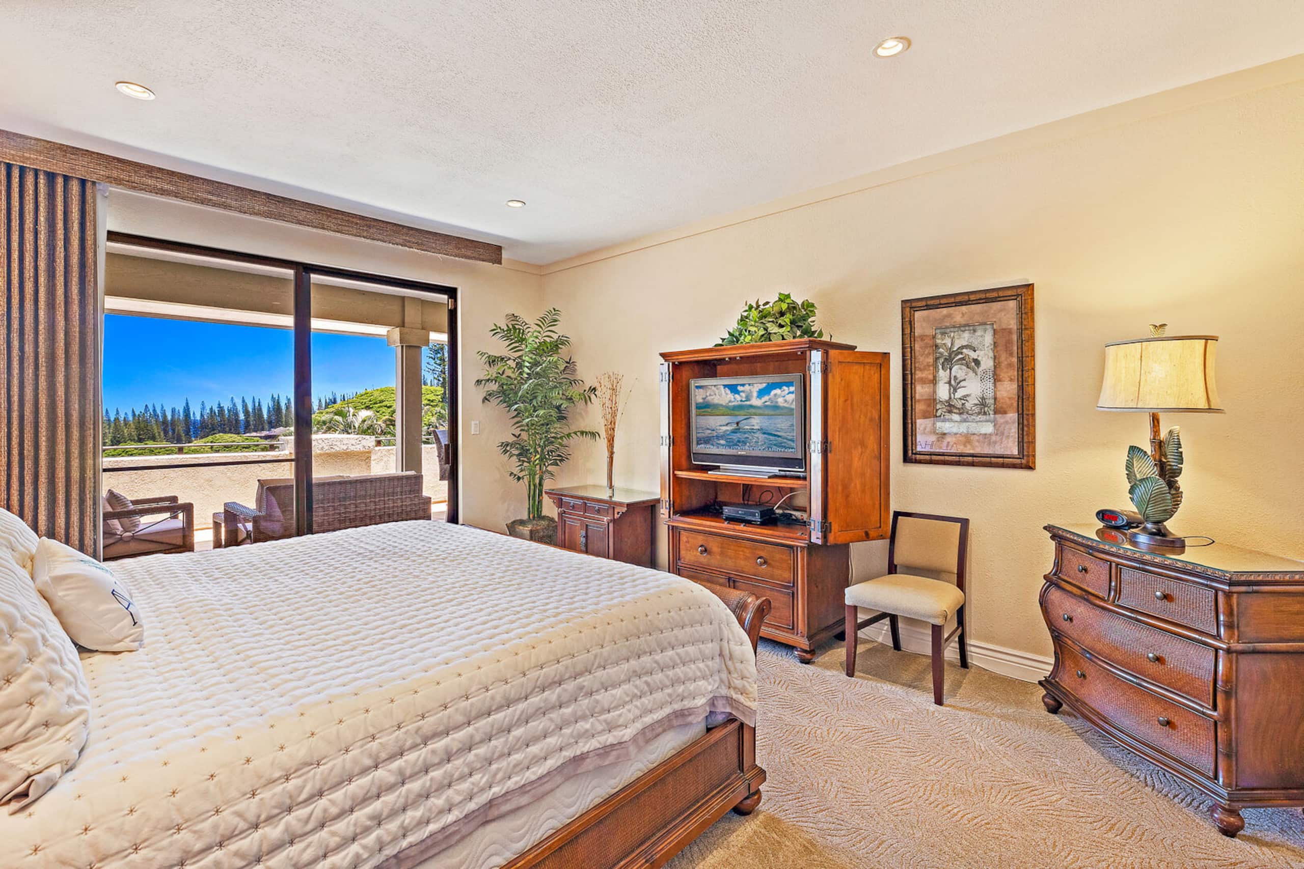 Condo in Lahaina · ★5.0 · 1 bedroom · 2 beds · 2 baths - Image 12