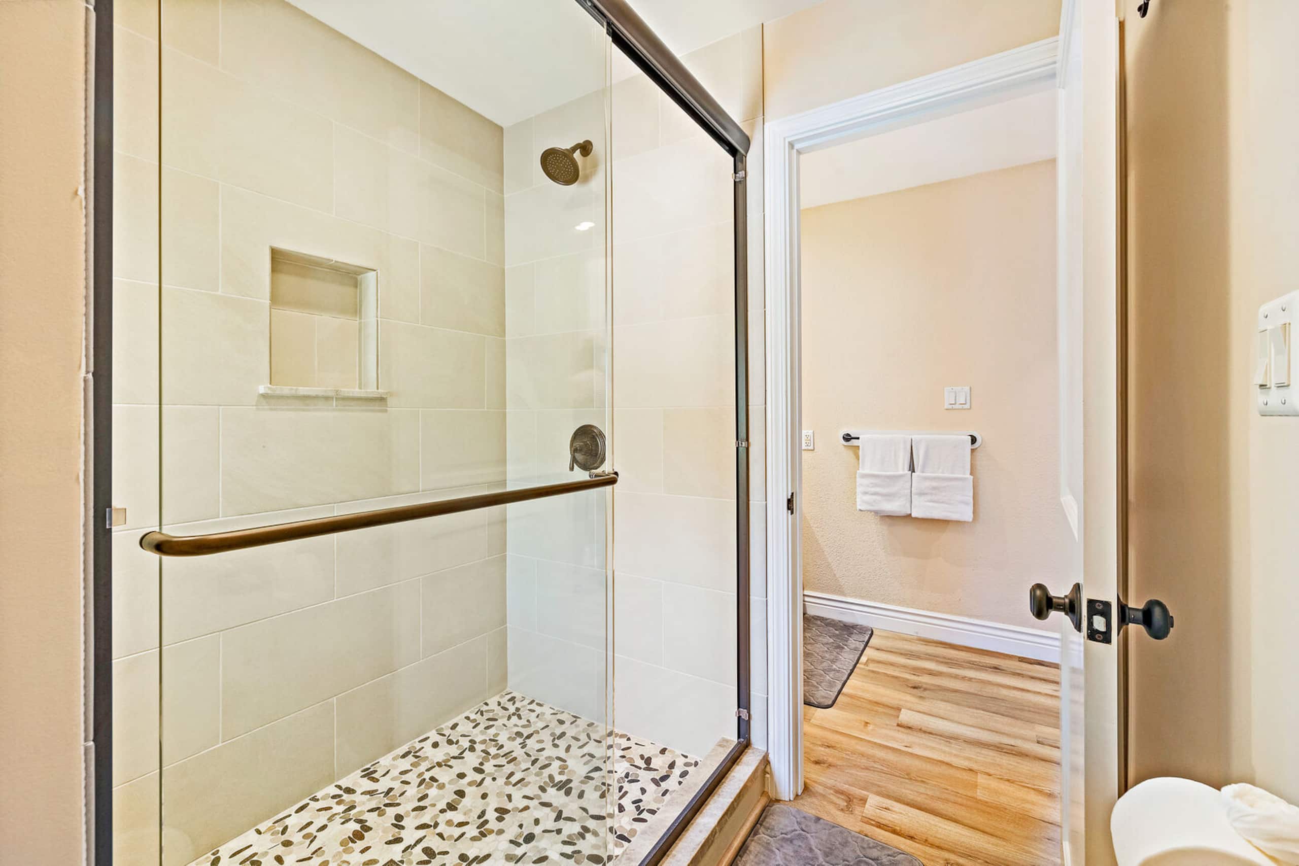 Condo in Lahaina · ★5.0 · 1 bedroom · 2 beds · 2 baths - Image 18