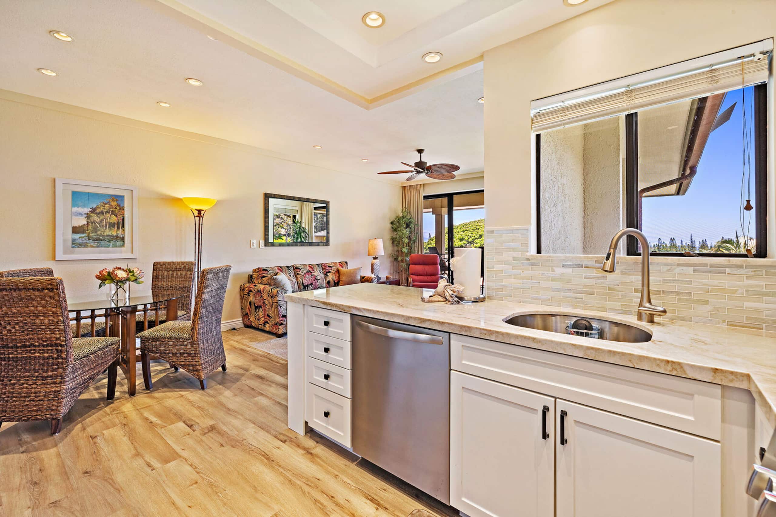 Condo in Lahaina · ★5.0 · 1 bedroom · 2 beds · 2 baths - Image 7