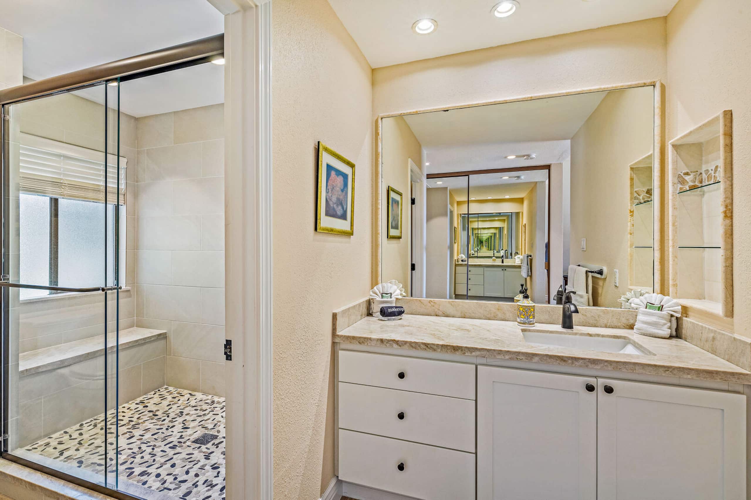 Condo in Lahaina · ★5.0 · 1 bedroom · 2 beds · 2 baths - Image 17