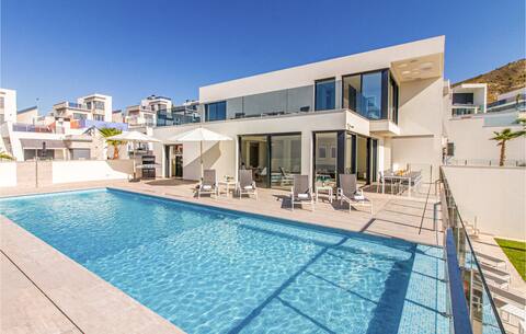 Lovely home in Finestrat with WiFi