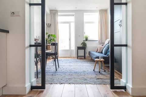 Top performing Airbnb: Gorgeous and stylish place for two in hip west! in Amsterdam