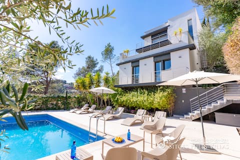 Cool and Stylish Villa Avanti