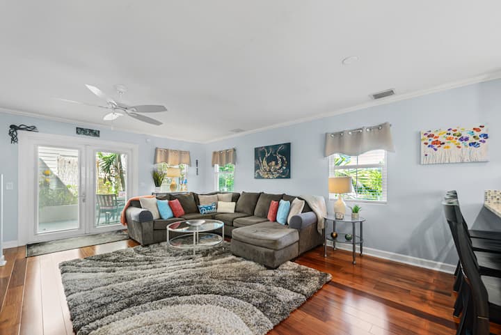 Paradise Place #5 @ Duval Square  Living Room