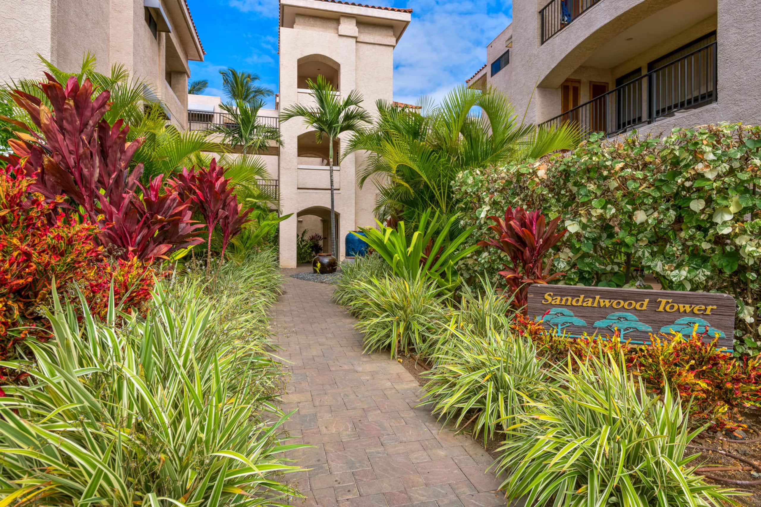 Ground Floor Oasis With Pool & Hot Tub - Photo 17