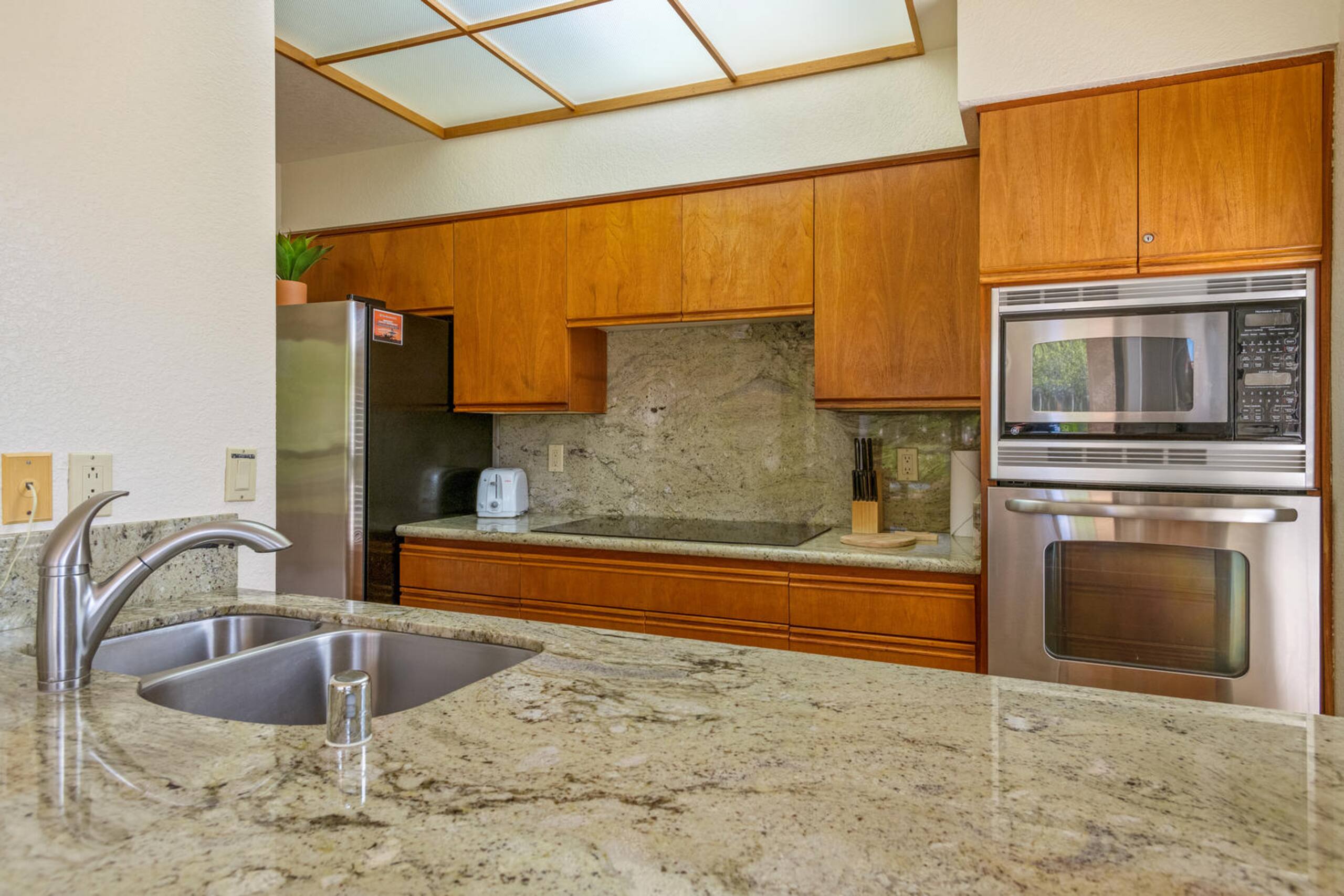 Ground Floor Oasis With Pool & Hot Tub - Photo 5