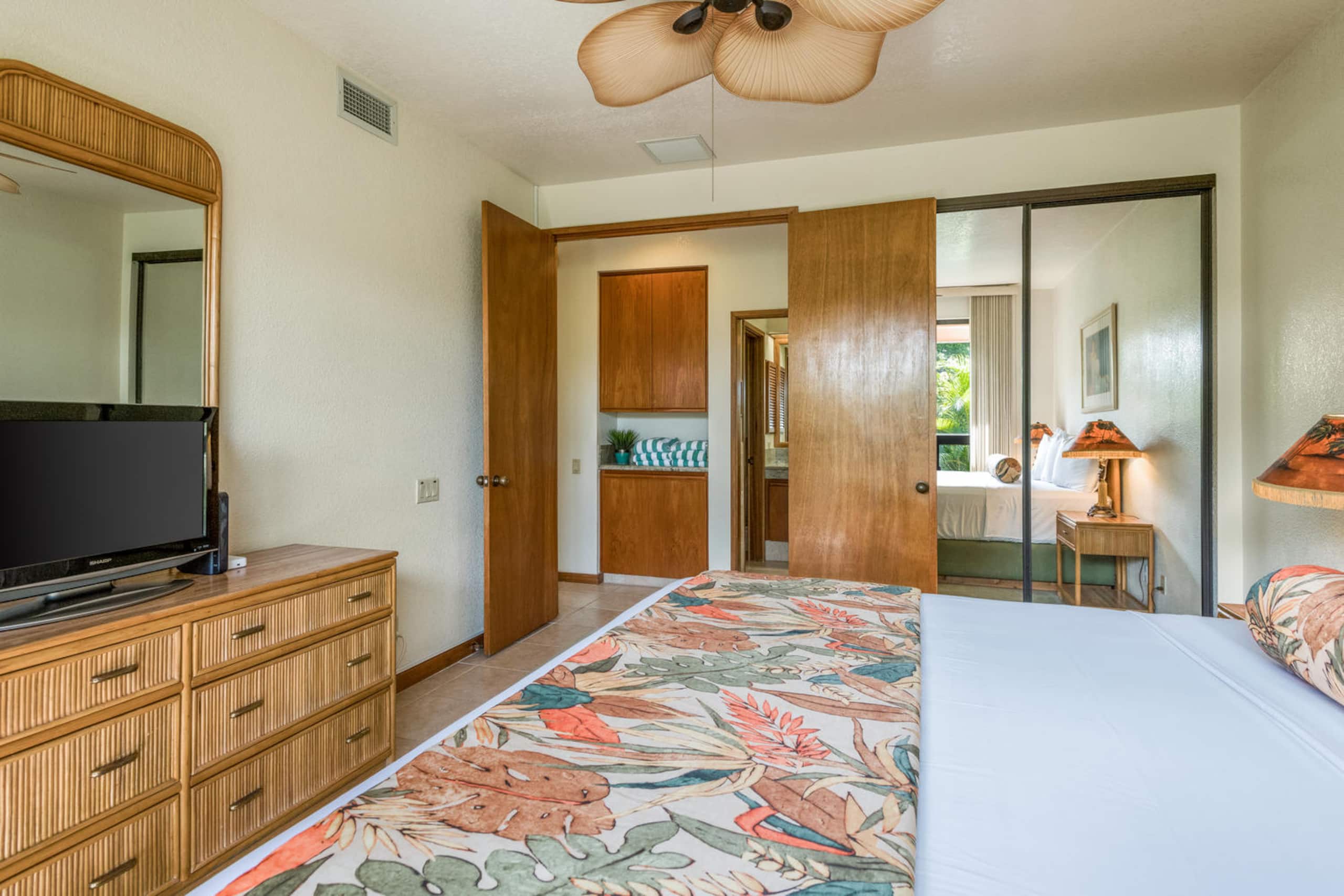 Ground Floor Oasis With Pool & Hot Tub - Photo 7