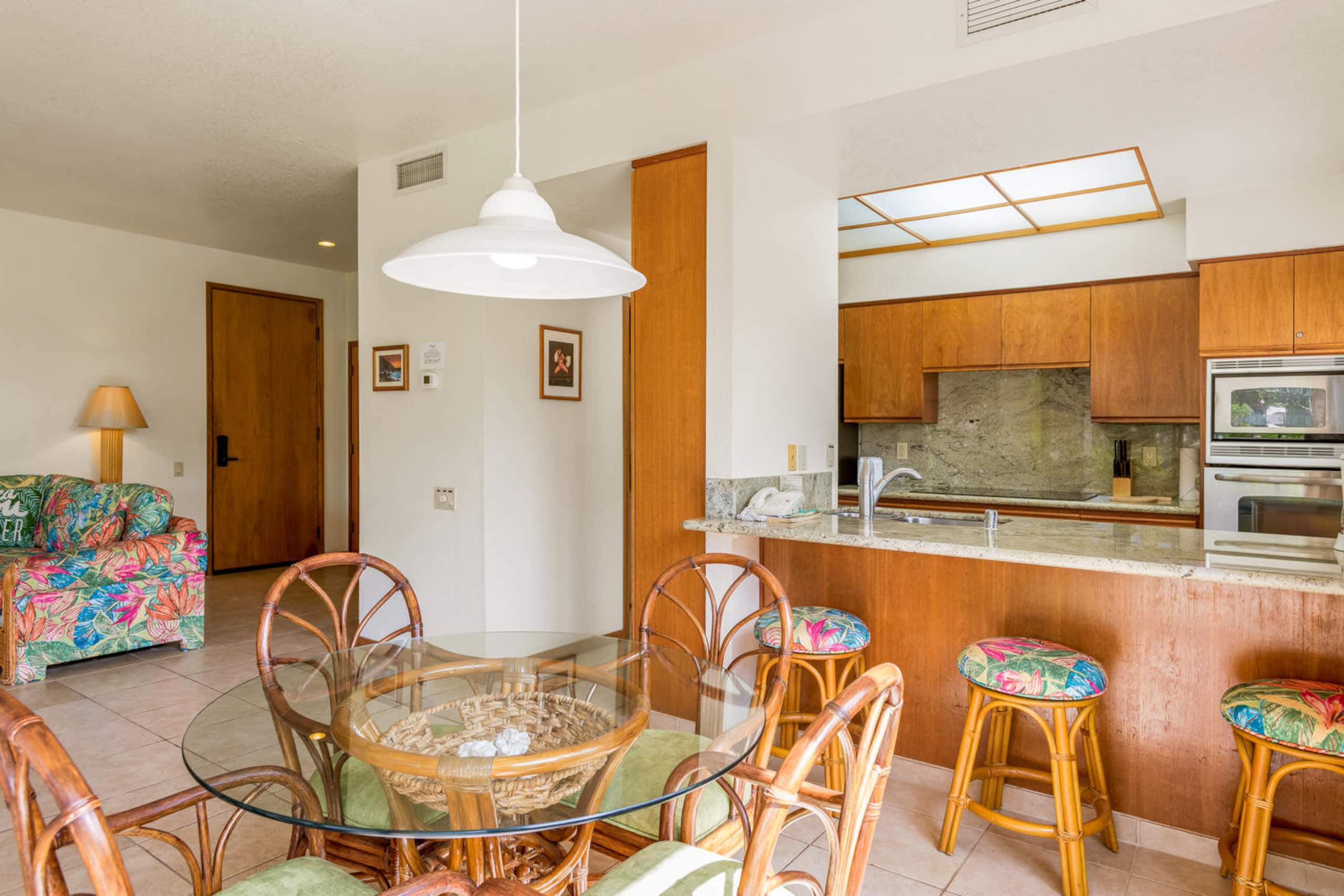 Ground Floor Oasis With Pool & Hot Tub - Photo 2