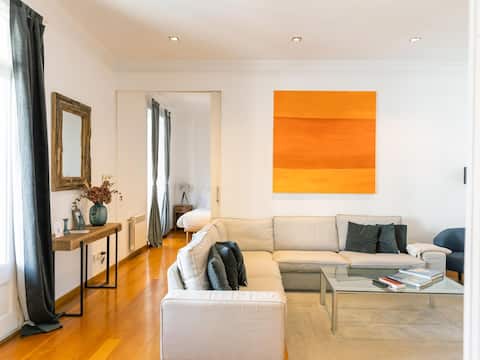 Top Airbnb: Central three bedroom apartment with terrace in La Dreta De L'eixample