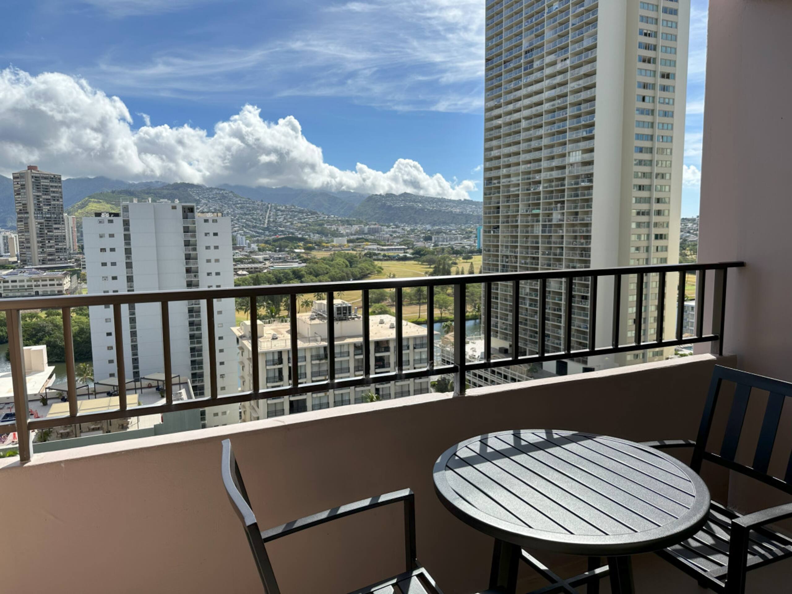 Condo in Honolulu · ★4.31 · 1 bedroom · 3 beds · 1 private bath - Image 13
