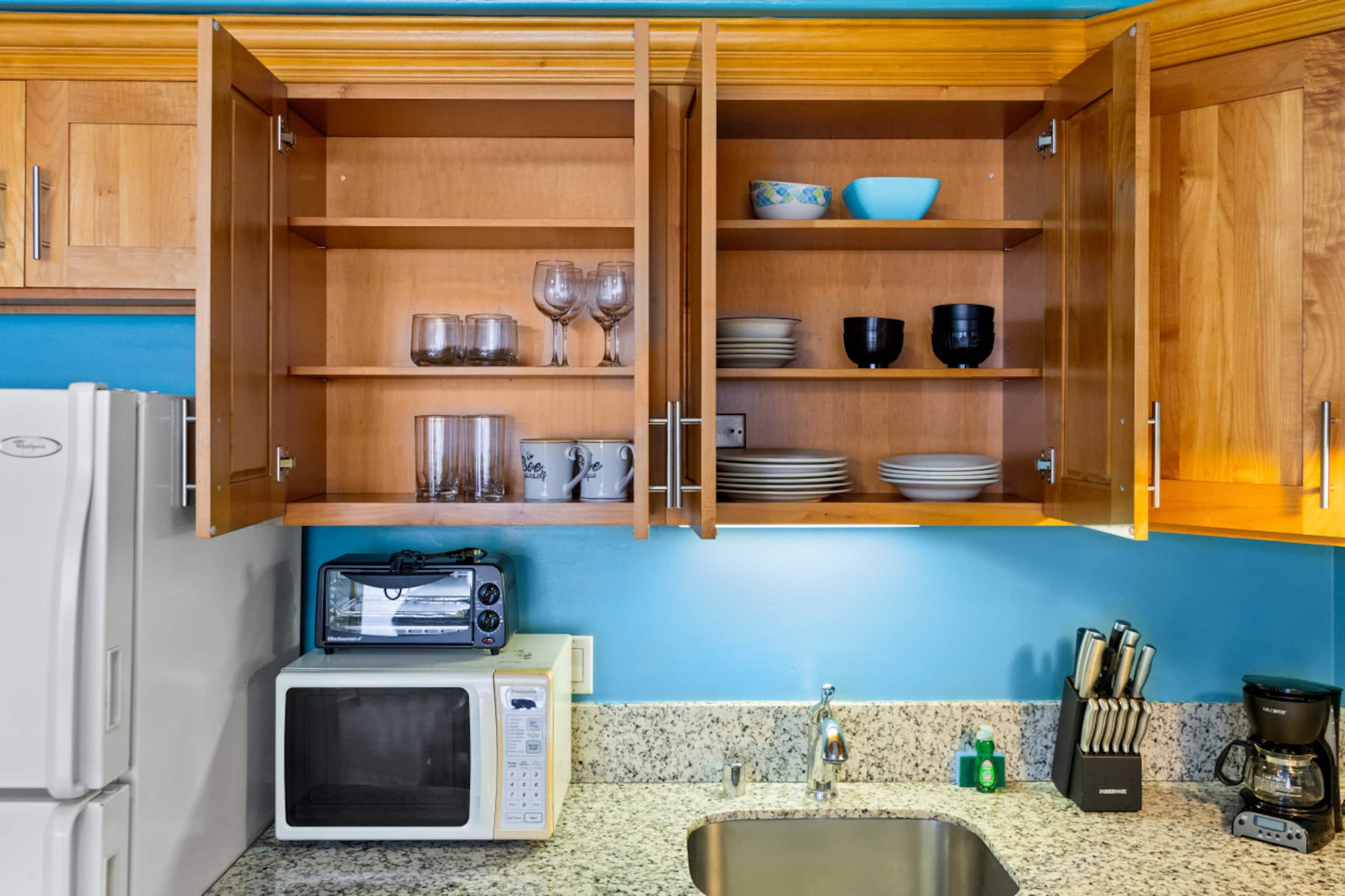Condo in Honolulu · ★4.31 · 1 bedroom · 3 beds · 1 private bath - Image 10
