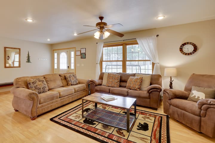 Mickelson Trail Access! Black Hills Group Lodge - Cabins for Rent