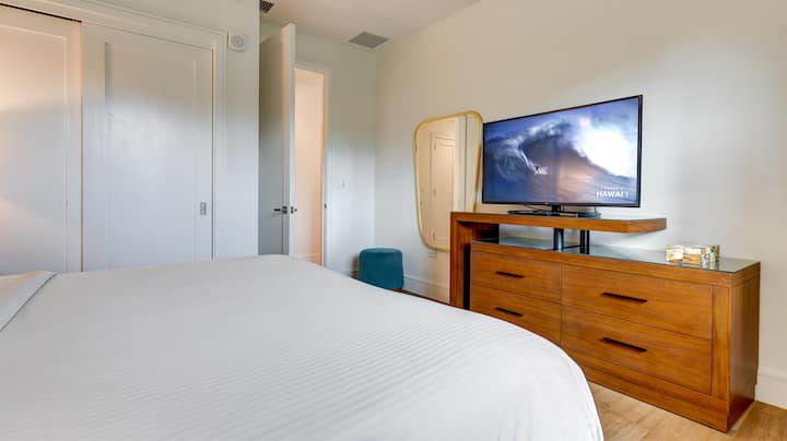 Le décor intérieur moderne d'Aloha crée un espace détendu et accueillant