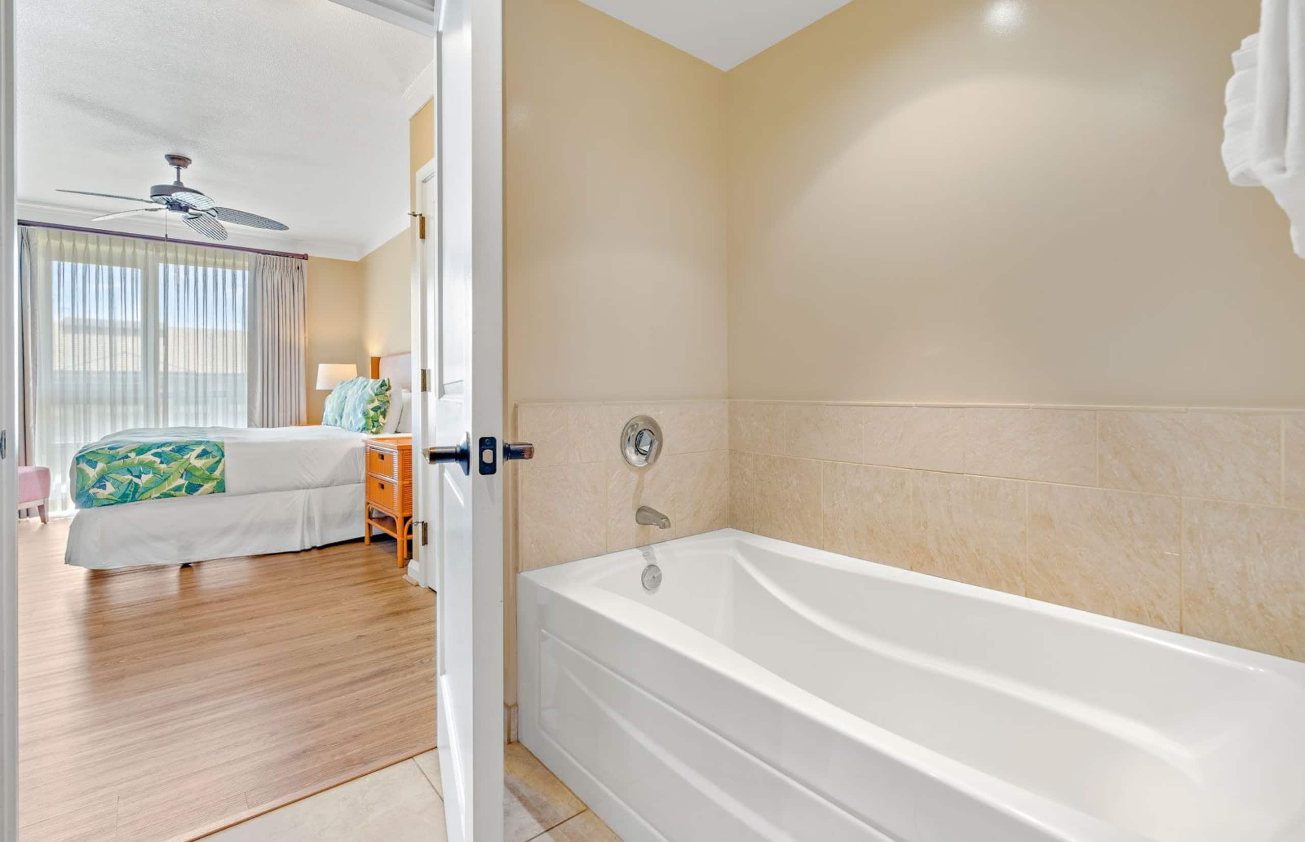 Condo in Lahaina · ★4.95 · 2 bedrooms · 3 beds · 2 baths - Image 22