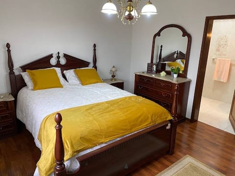 AUNT'S HOUSE - POUTENA