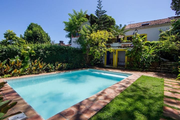 Large house with pool and amazing view in Olinda