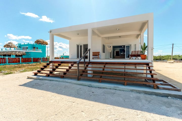 Quiet 2BR home with amazing views, lanai, hammock - Houses for Rent in San Pedro, Be, Belize - Image 1