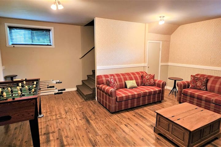 テーブルサッカーサッカー台付き地下室