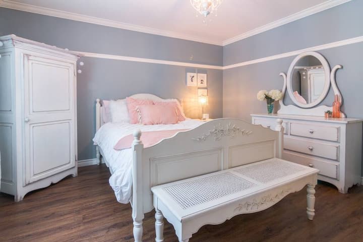 ベッドルーム2 （クイーンベッド）