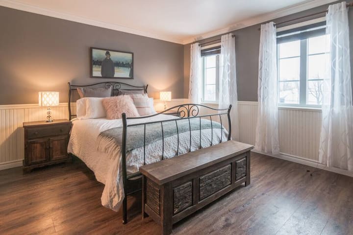 寝室1 （クイーンサイズベット）