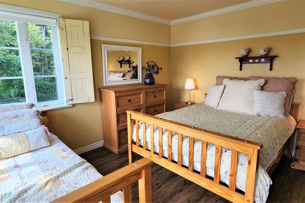 ห้องนอน 3 (เตียงคู่และเตียงเดี่ยว)