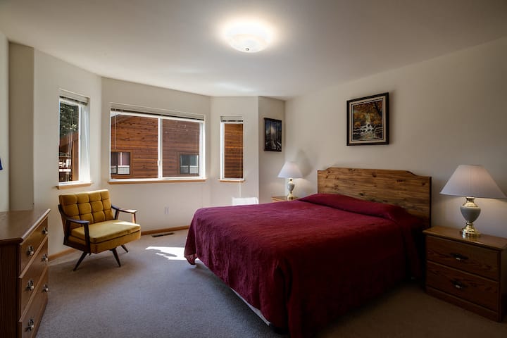 Second Bedroom, Downstairs