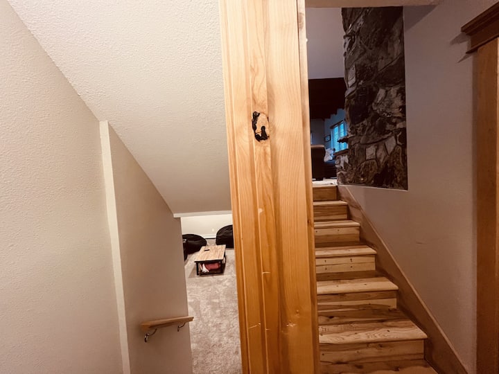 מדרגות למרתף