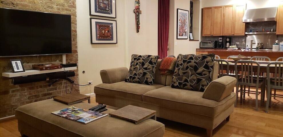 Magic Factory Loft 2East 4 Bd/3 Ba Families Groups gallery image 2