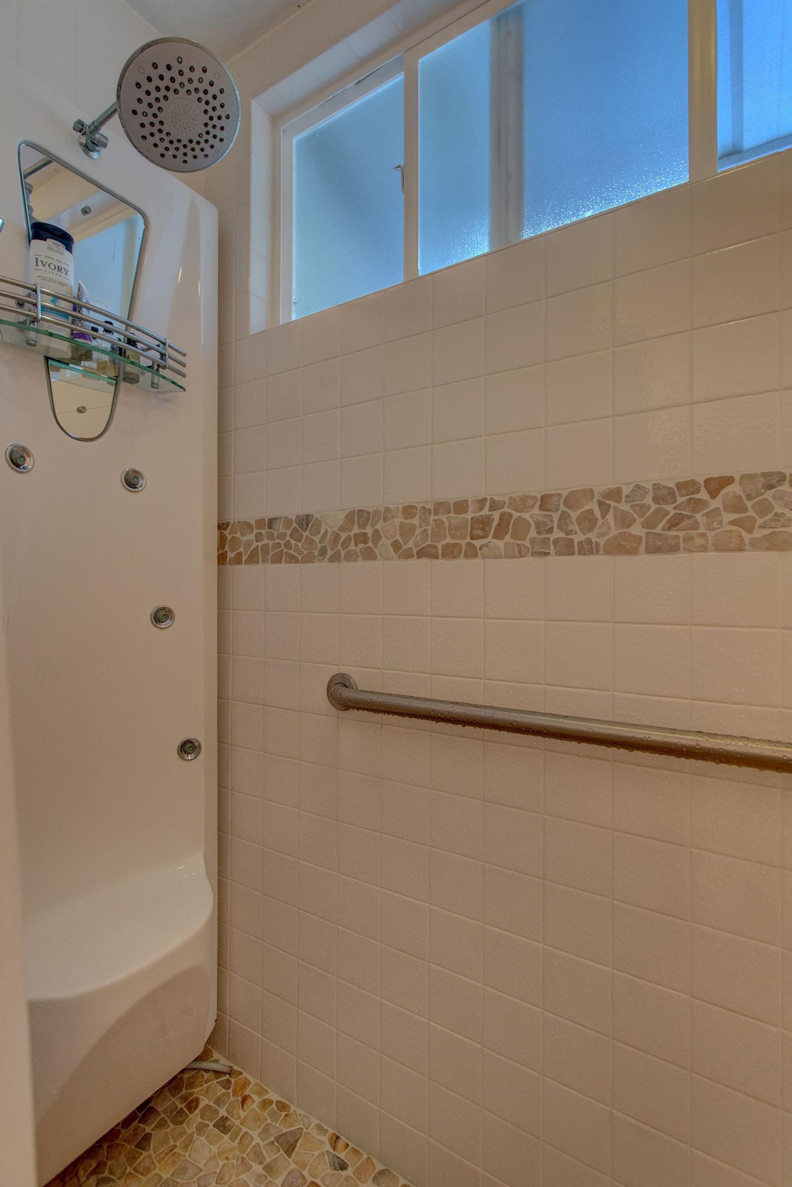Home in Volcano · ★4.81 · 1 bedroom · 1 bed · 1 bath - Image 10