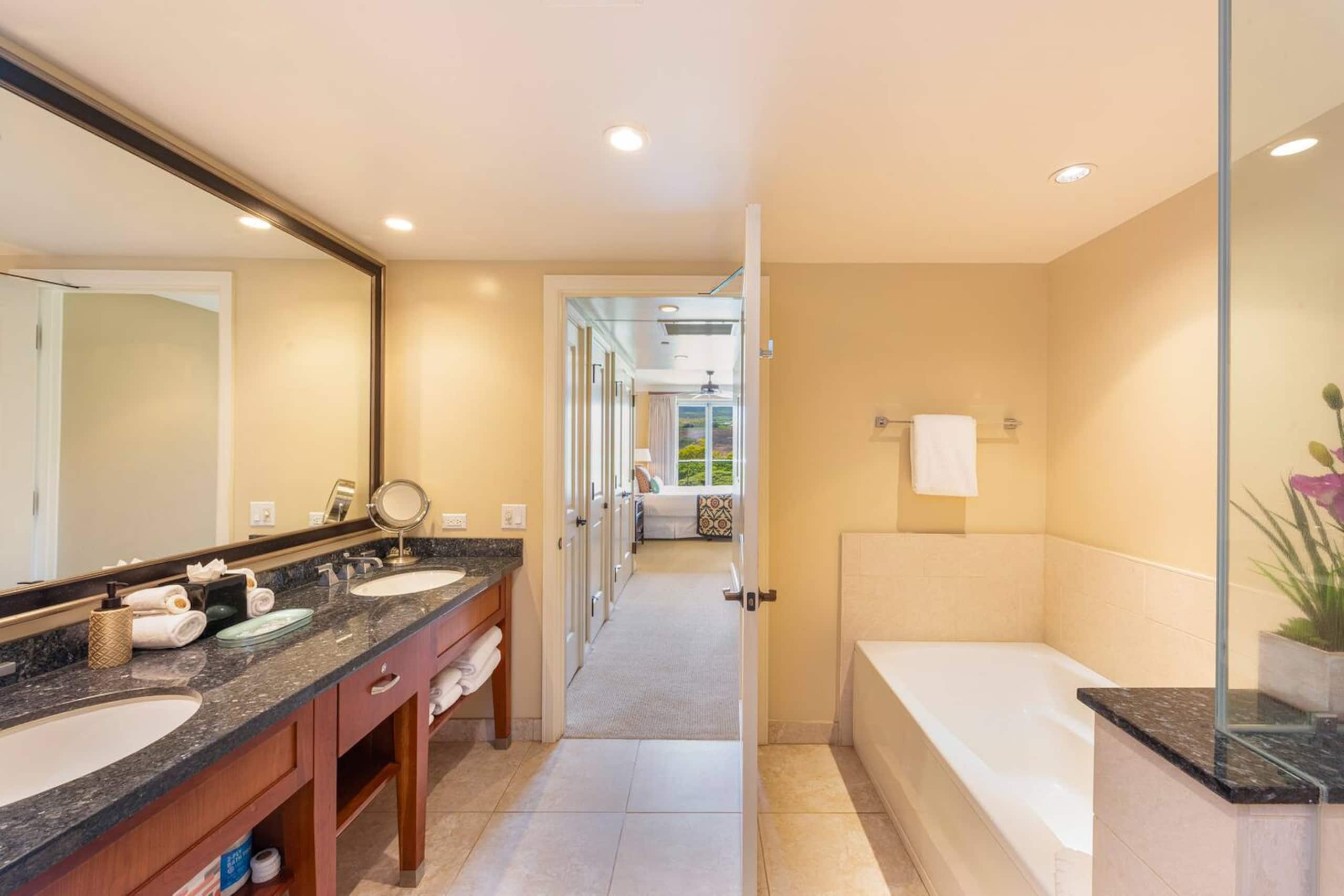 Condo in Lahaina · ★4.91 · 2 bedrooms · 3 beds · 2 baths - Image 23