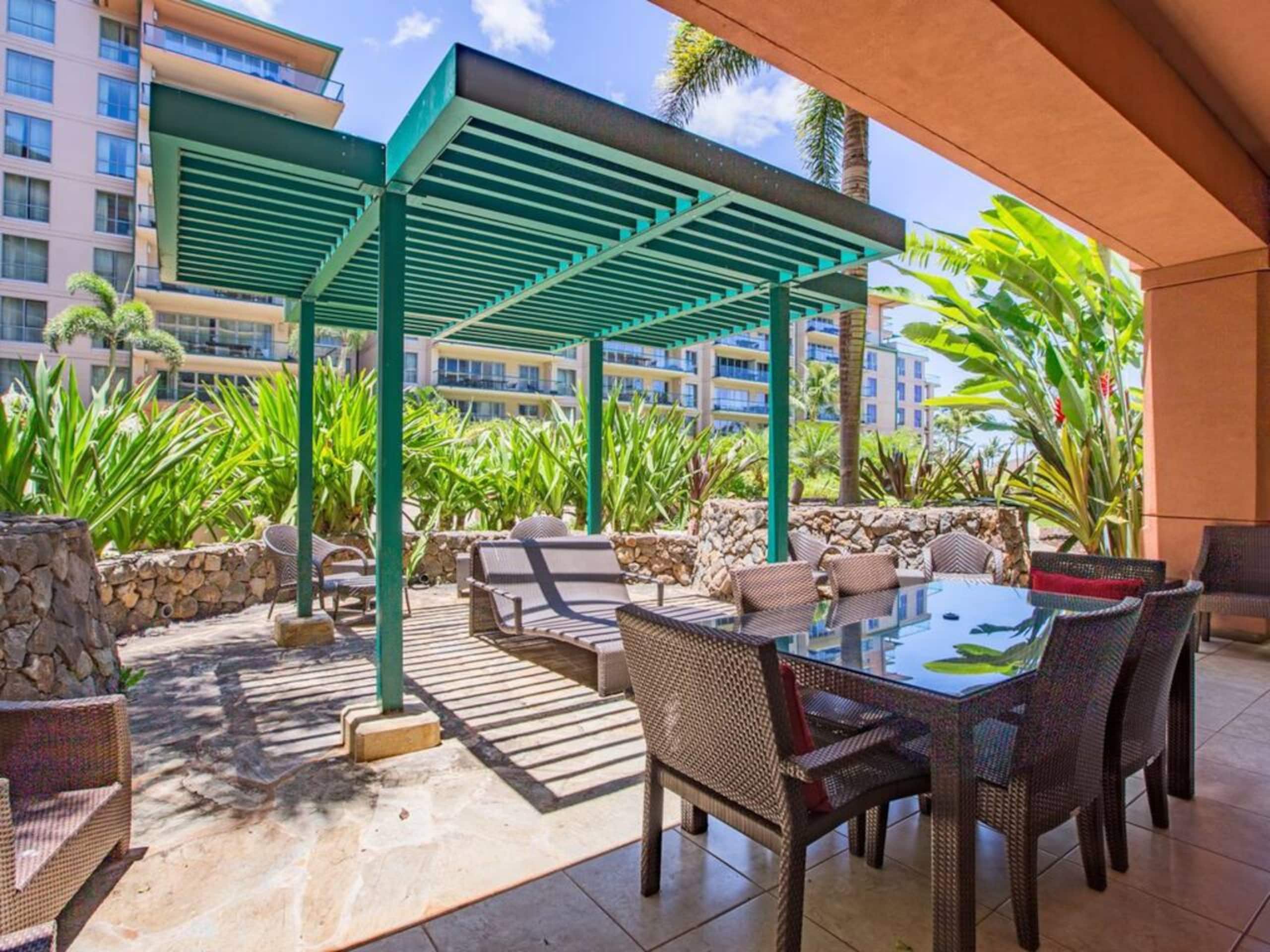 Condo in Lahaina · ★4.95 · 2 bedrooms · 3 beds · 2 baths - Image 2