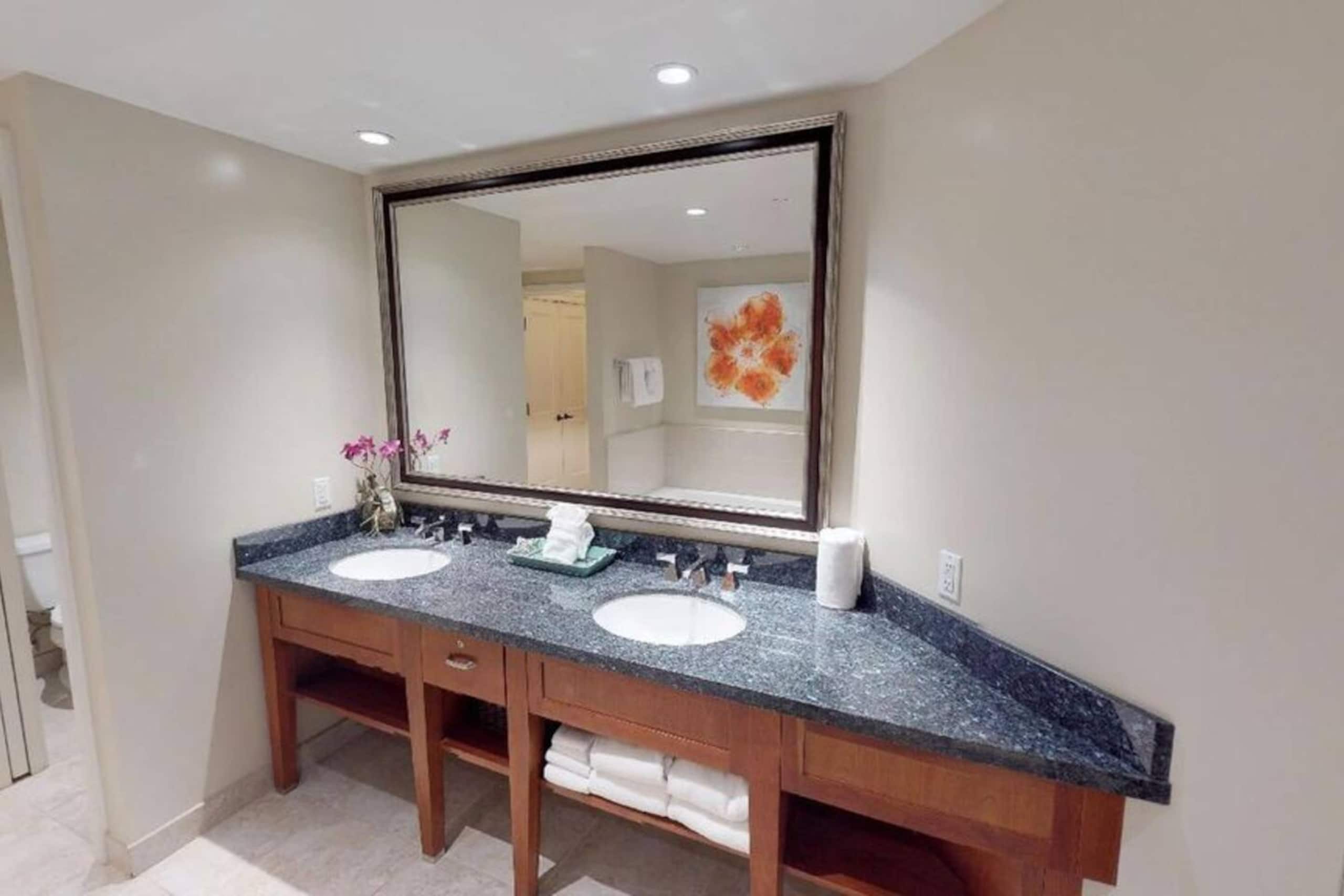 Condo in Lahaina · ★4.95 · 2 bedrooms · 3 beds · 2 baths - Image 28
