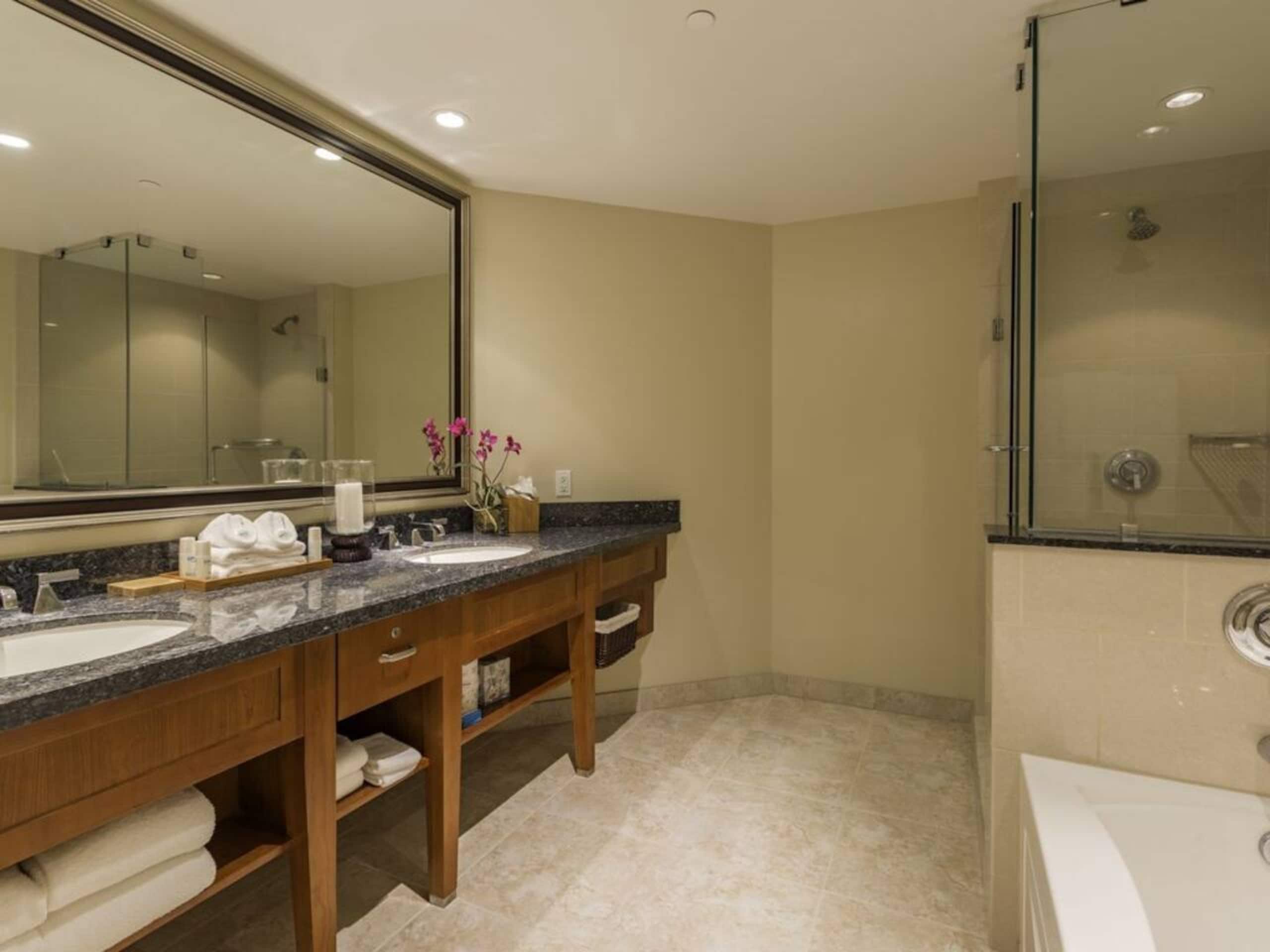 Condo in Lahaina · ★4.95 · 2 bedrooms · 3 beds · 2 baths - Image 27