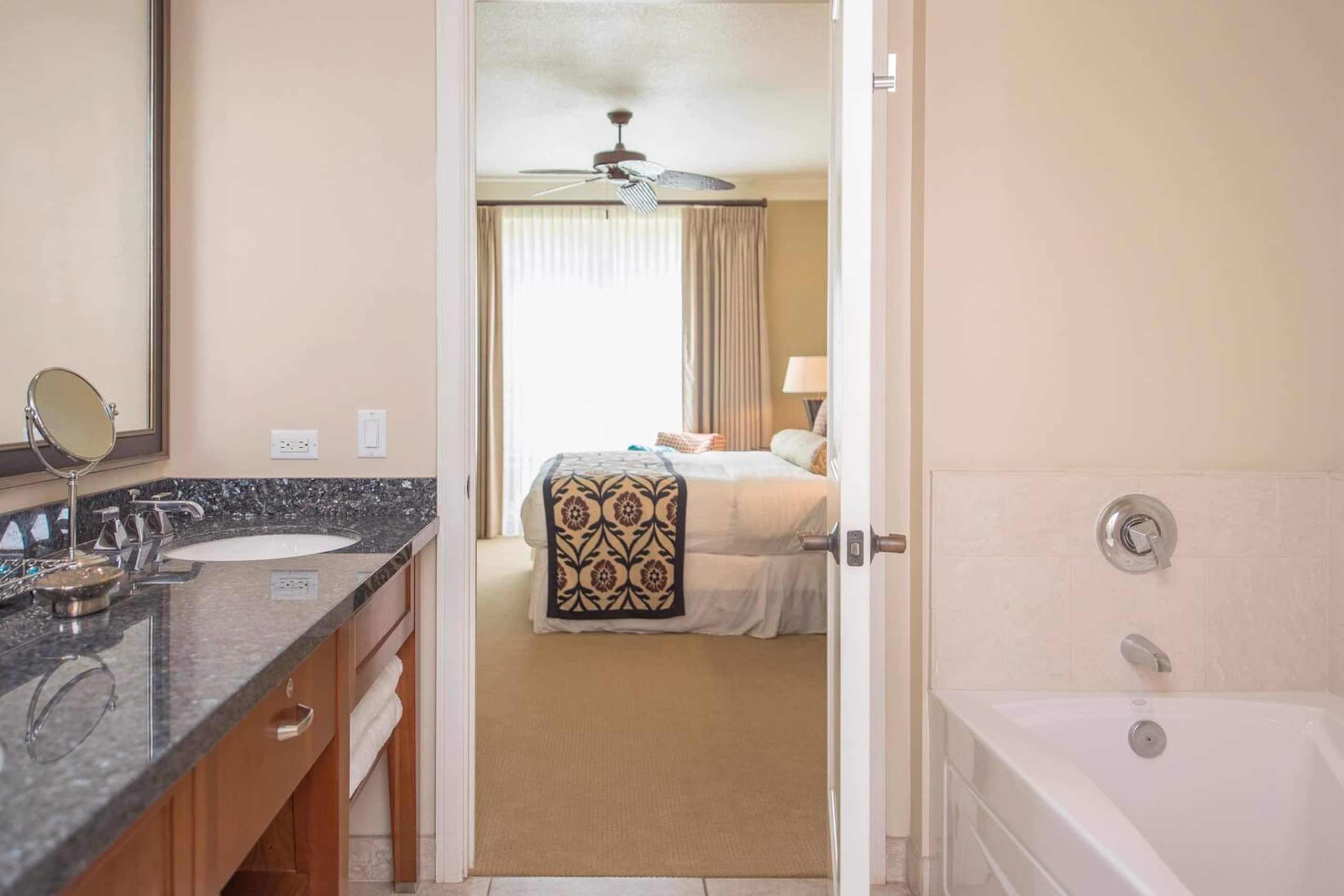Condo in Lahaina · ★5.0 · 2 bedrooms · 3 beds · 2 baths - Image 23