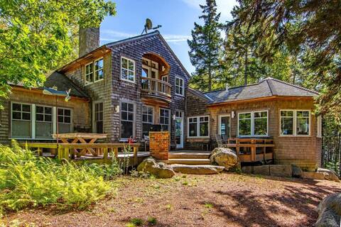 Inner Harbor Retreat - Stonington