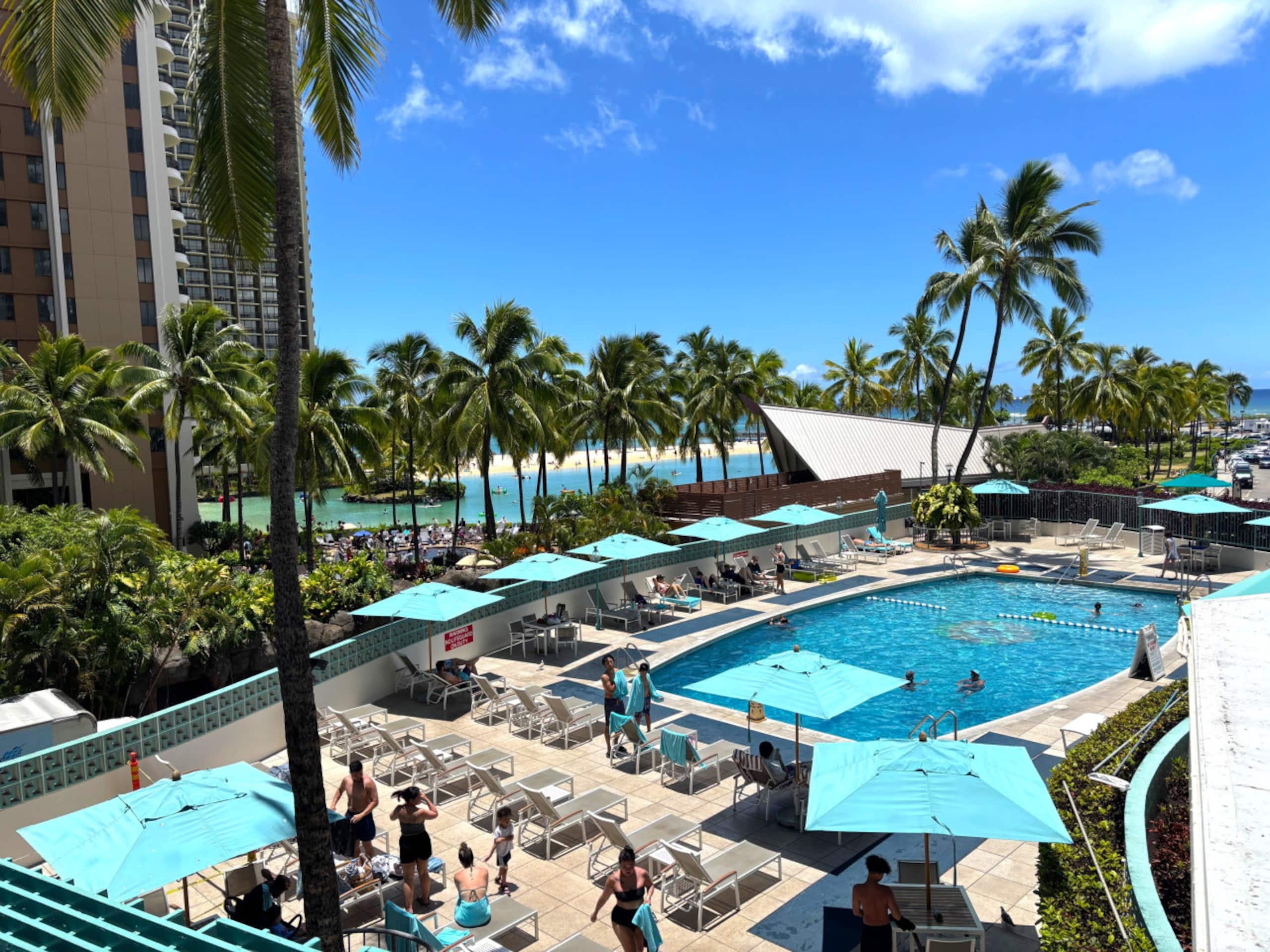 Condo in Honolulu · ★4.46 · 1 bedroom · 2 beds · 1 private bath - Image 5