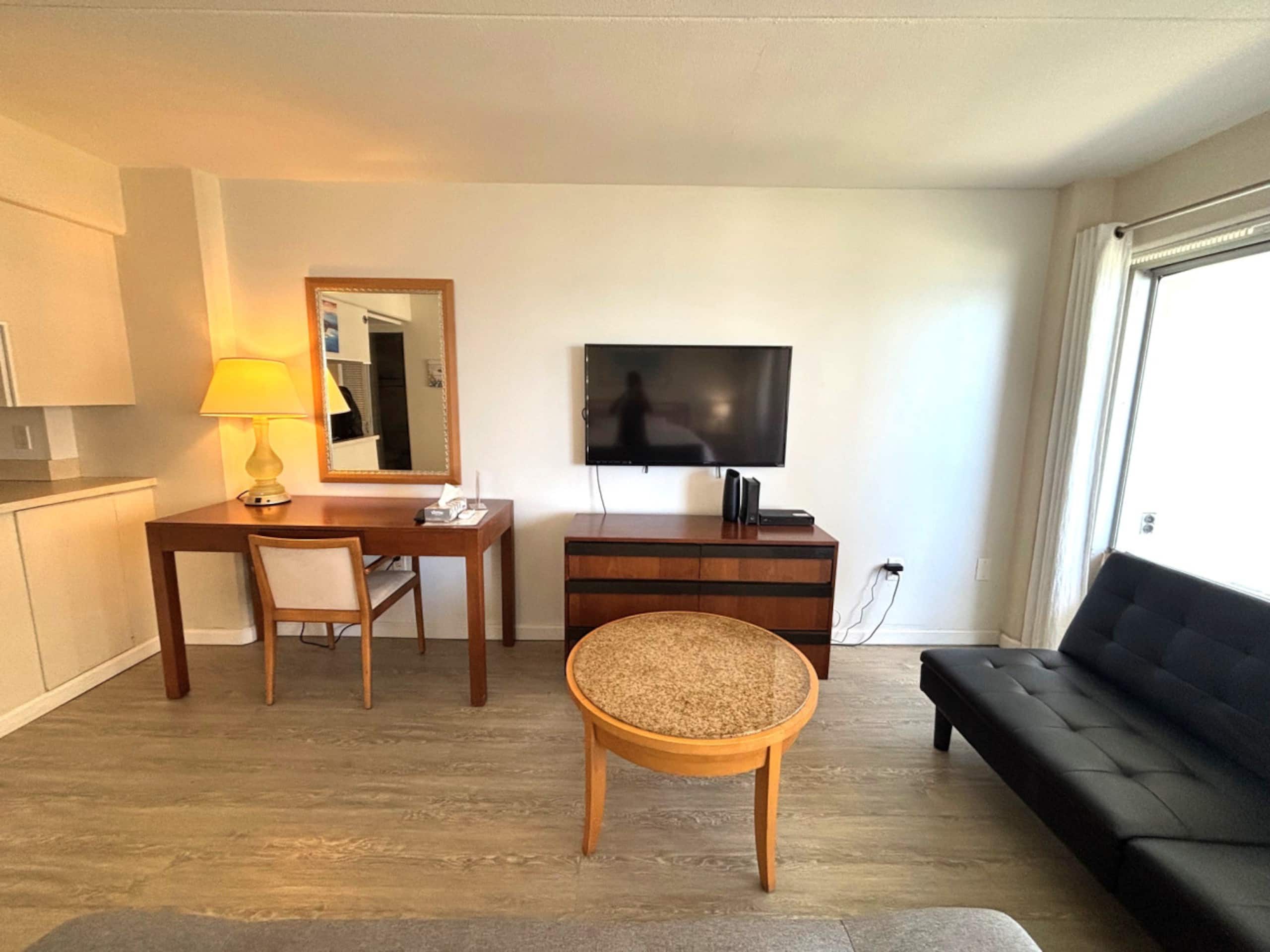 Condo in Honolulu · ★4.46 · 1 bedroom · 2 beds · 1 private bath - Image 10