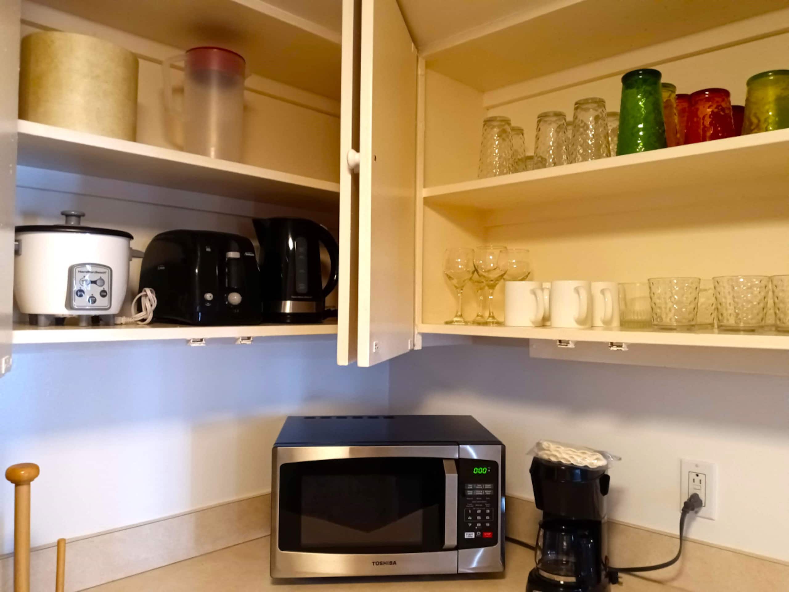 Condo in Honolulu · ★4.46 · 1 bedroom · 2 beds · 1 private bath - Image 15