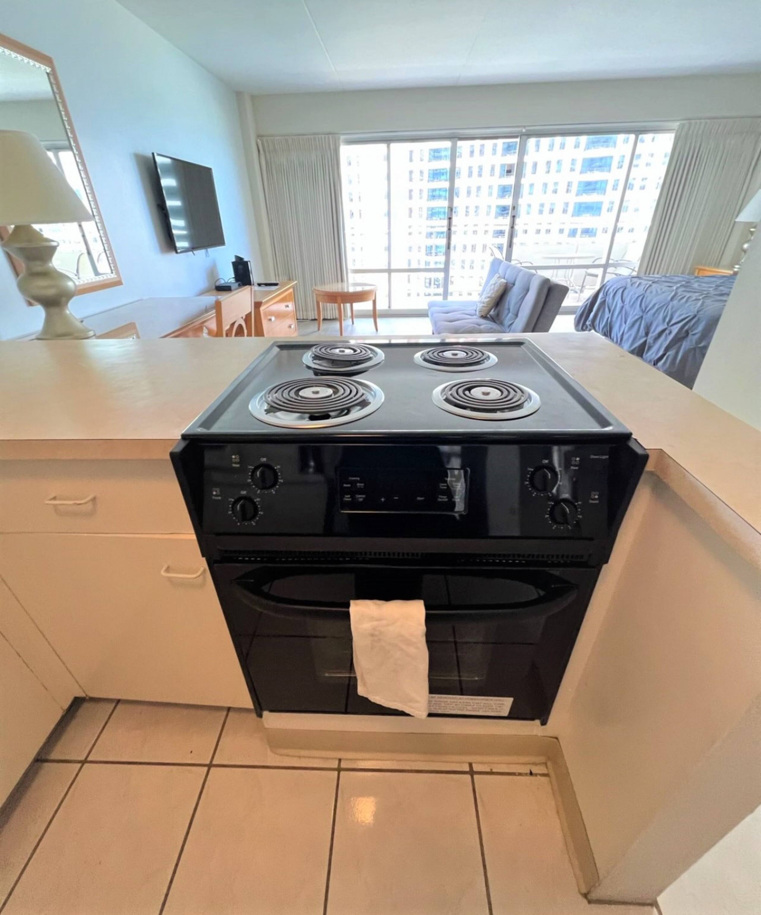 Condo in Honolulu · ★4.46 · 1 bedroom · 2 beds · 1 private bath - Image 17