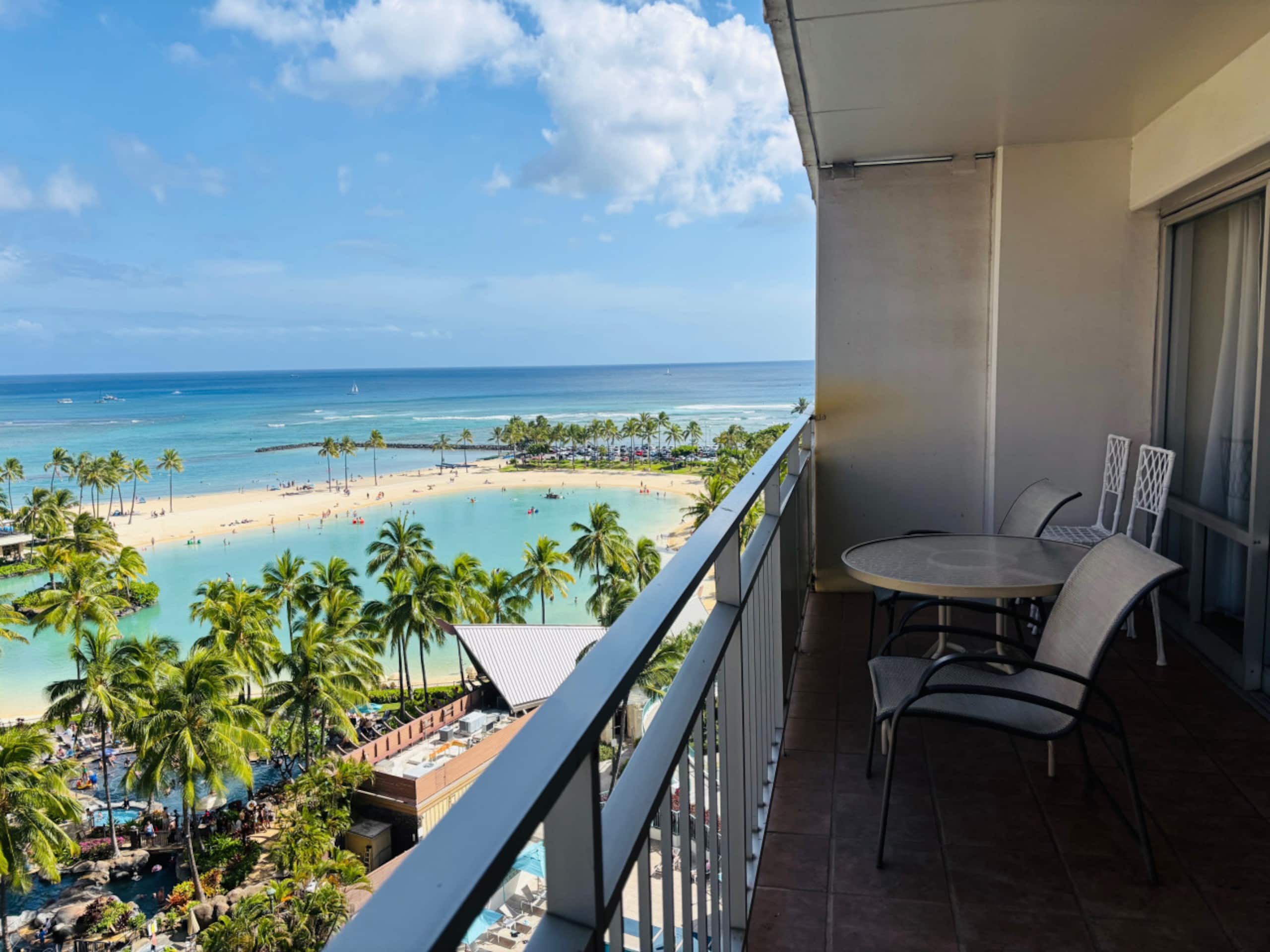 Condo in Honolulu · ★4.46 · 1 bedroom · 2 beds · 1 private bath - Image 2