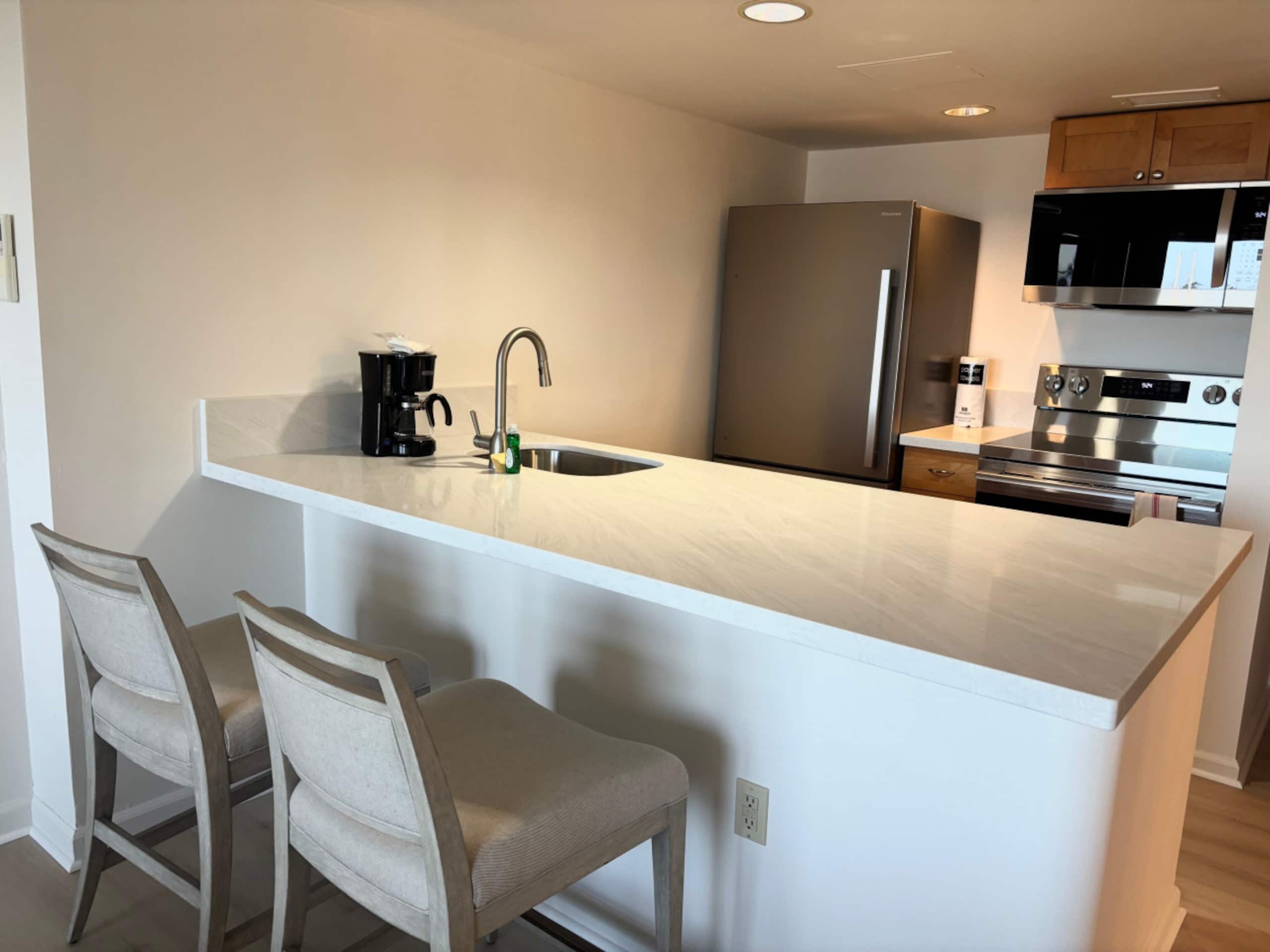 Condo in Honolulu · ★4.56 · 1 bedroom · 2 beds · 1 private bath - Image 8