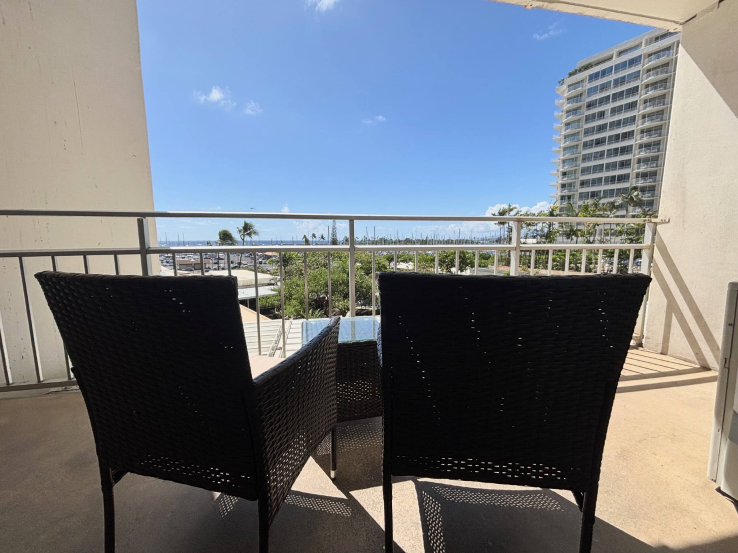 Condo in Honolulu · ★4.56 · 1 bedroom · 2 beds · 1 private bath - Image 15